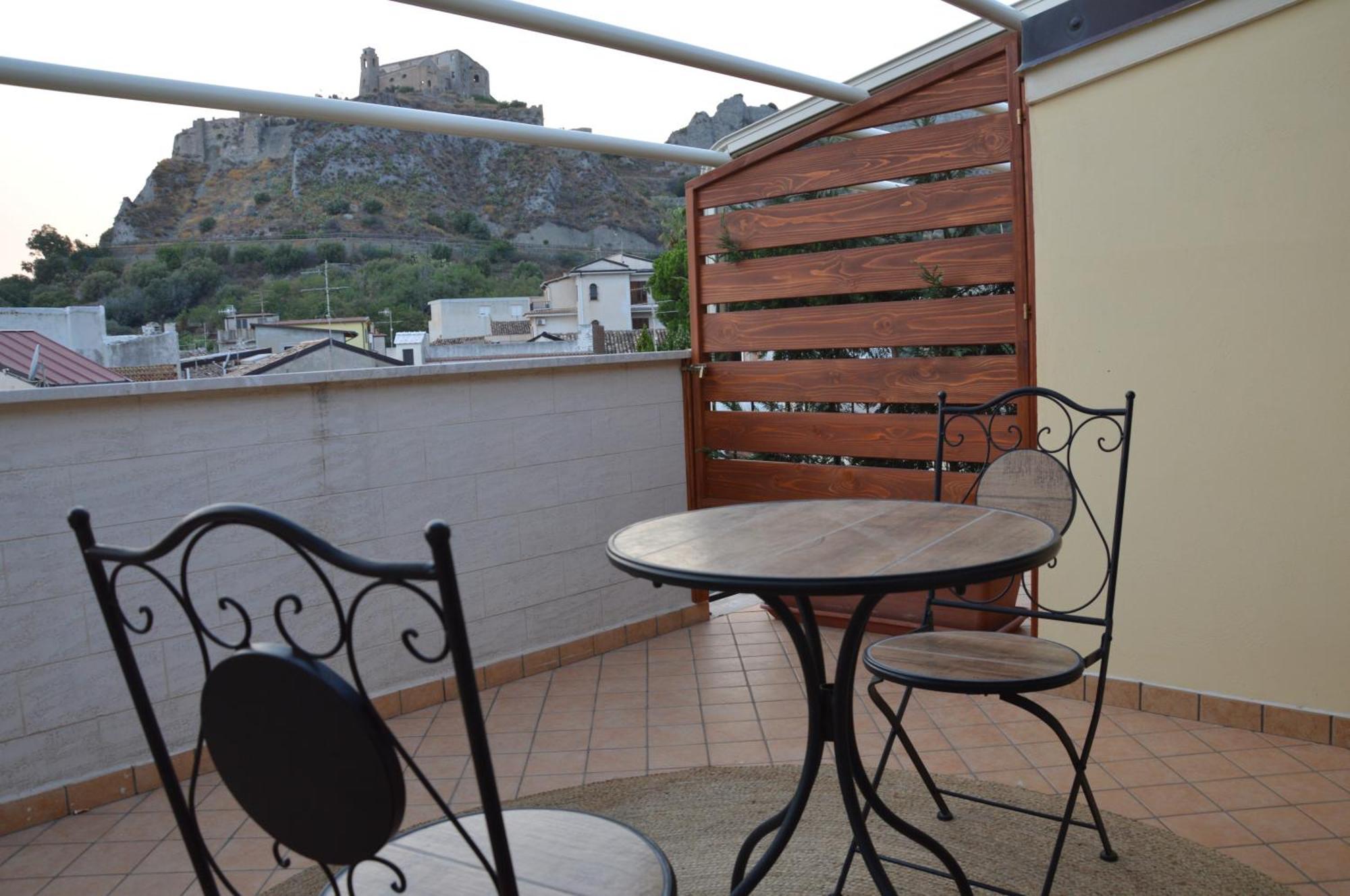 B&B E Casa Vacanza Al Castello Roccella Ionica Ngoại thất bức ảnh